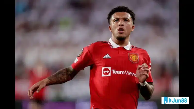 Jadon Sancho trong trang phục Aston Villa Jadon Sancho trong trang phục Aston Villa