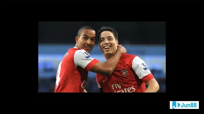 Theo Walcott trong buổi phỏng vấn về bóng đá Theo Walcott trong buổi phỏng vấn về bóng đá