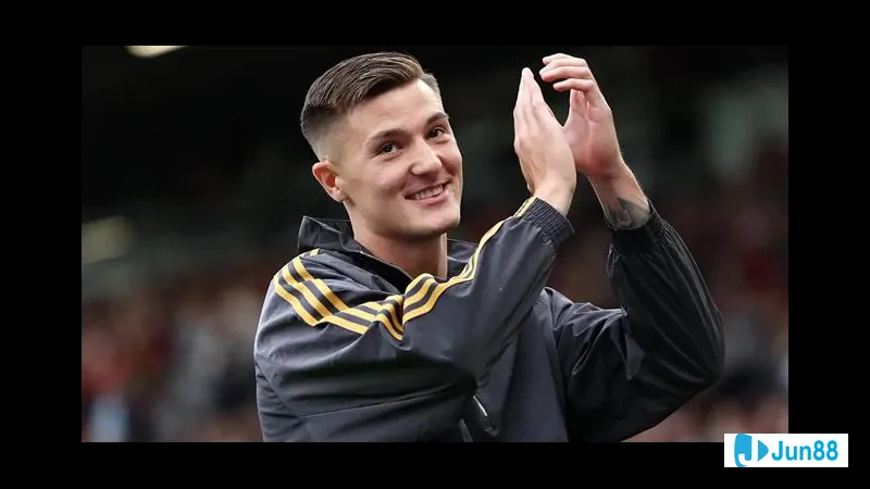 hy sinh cua nguoi dai dien benjamin sesko thong tin ve thuong vu chuyen nhuong